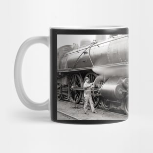 Engineer Oiling Locomotive, 1904. Vintage Photo Mug